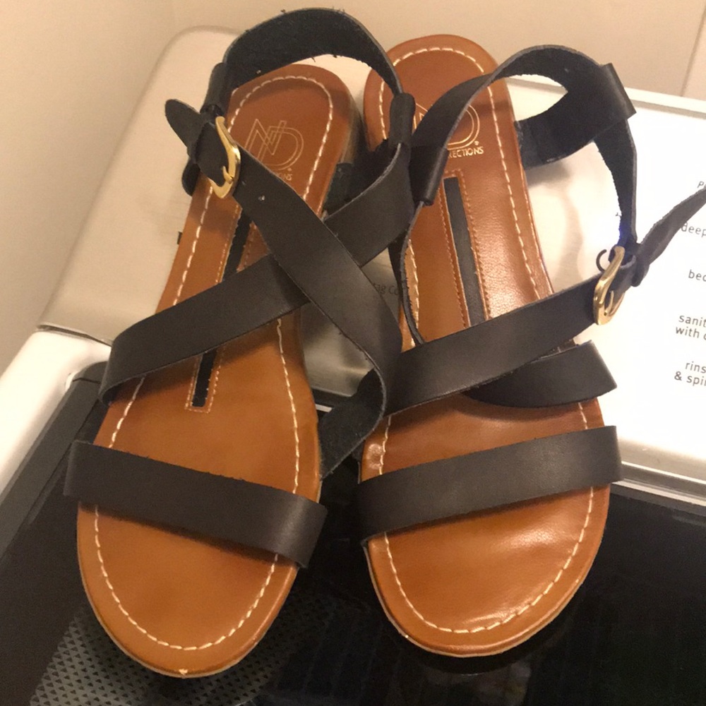 New Direction Sandals size 6